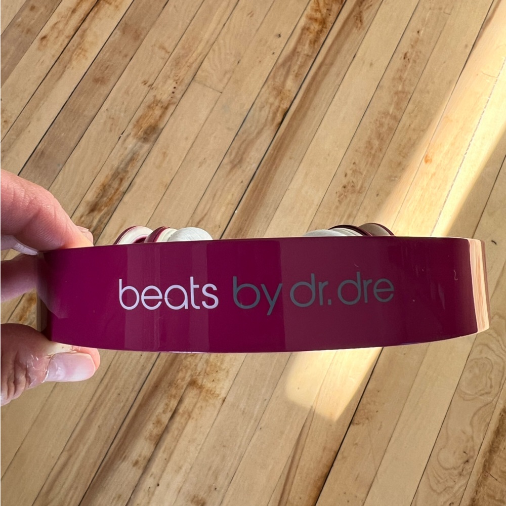 Beats by DRE Solo HD wired headphones, pink